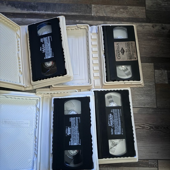 Disney VHS Set - Mulan, Cinderella, Snow White, Sleeping Beauty - Picture 3 of 5